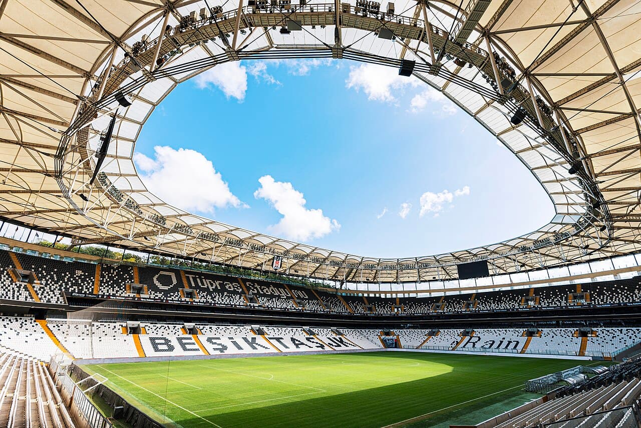 Europa League Bán Kết Lượt Về 7/5: Aston Villa Lật Ngược Forest? Freiburg Hóa Giải Braga? Ai Đến Istanbul?