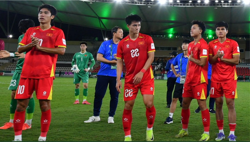 Hargreaves canh bao Chelsea tra gia vi chien luoc mua sam thieu can bang