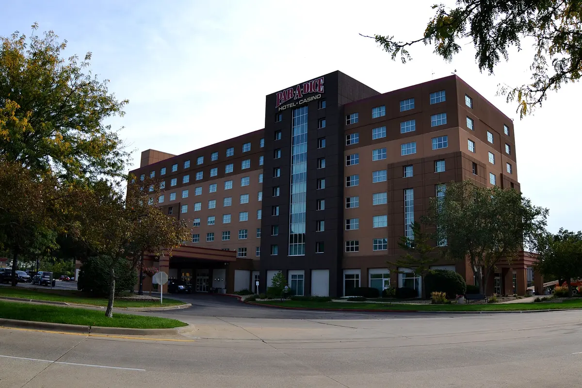 Mobile vs desktop cash-out flow: step-count head-to-head